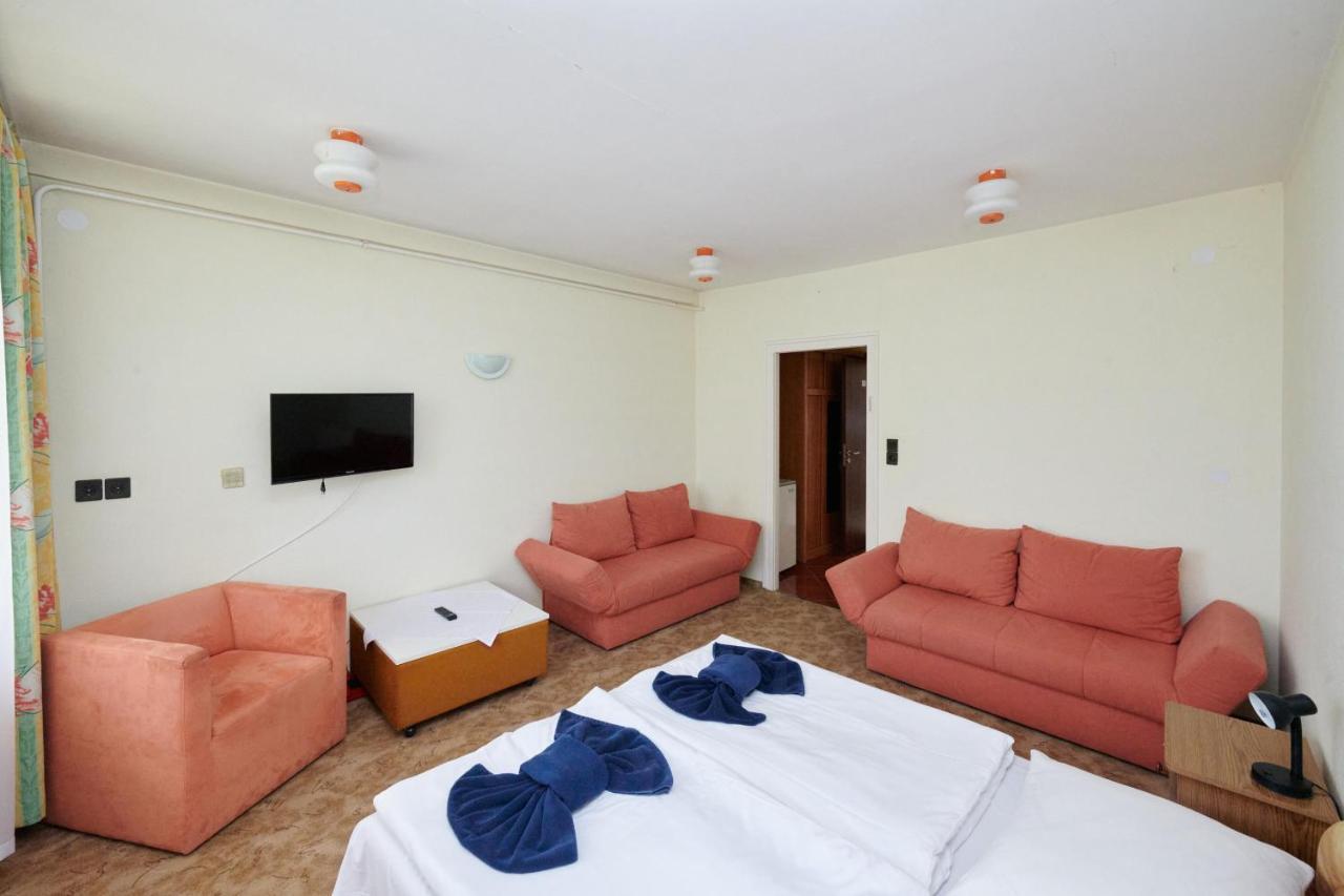 Retro Lido - Vonyarcvashegy Hotel Ngoại thất bức ảnh