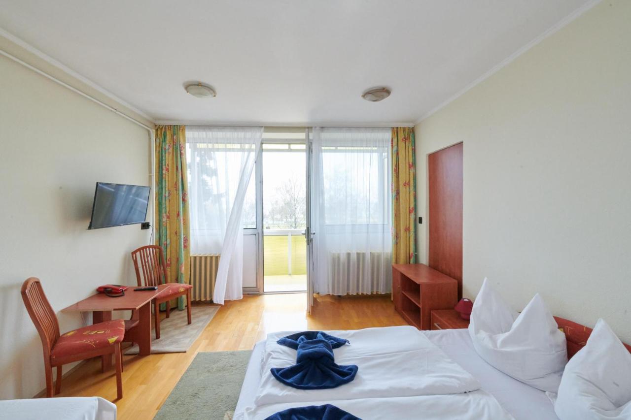 Retro Lido - Vonyarcvashegy Hotel Ngoại thất bức ảnh