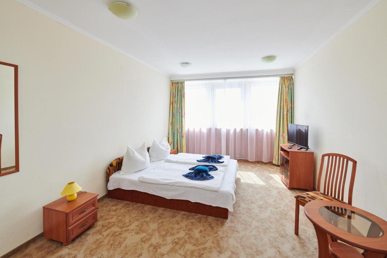 Retro Lido - Vonyarcvashegy Hotel Ngoại thất bức ảnh