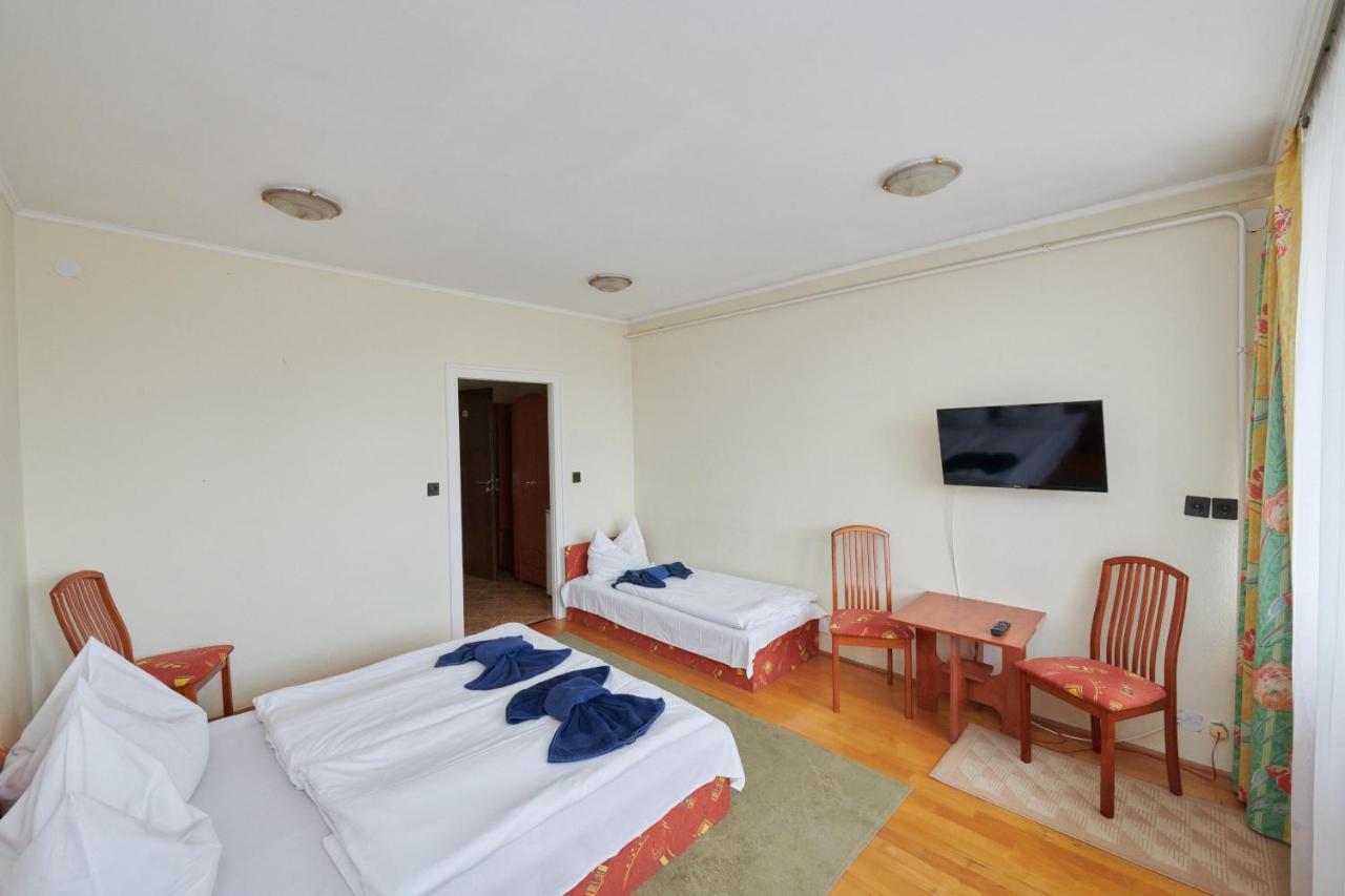 Retro Lido - Vonyarcvashegy Hotel Ngoại thất bức ảnh