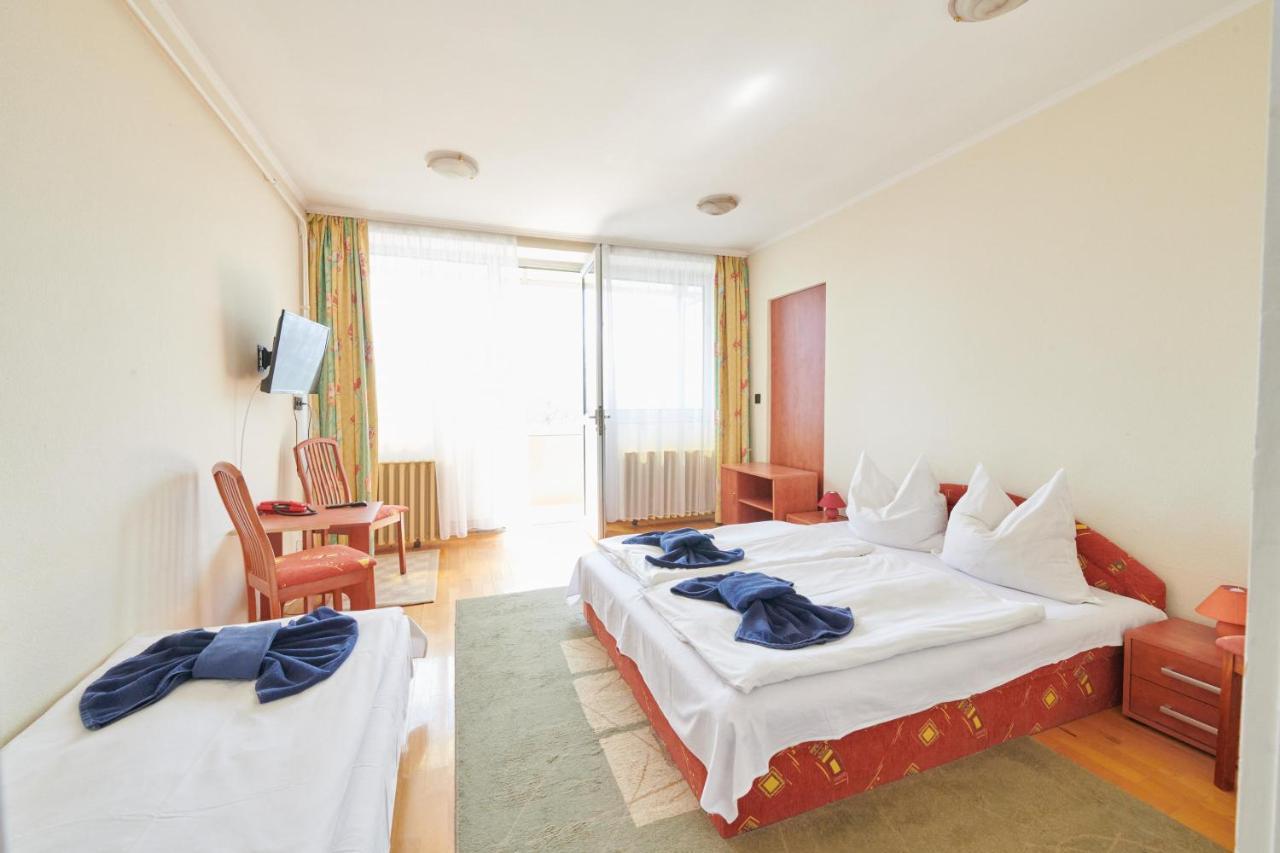 Retro Lido - Vonyarcvashegy Hotel Ngoại thất bức ảnh